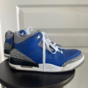 Jordan 3 Retro Varsity Royal Cement – Used – Men’s size 8.5  CT-8532-400